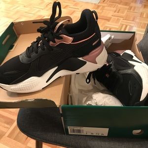 PUMA WOMENS RAX TROPHY LOW TOP SNEAKEF